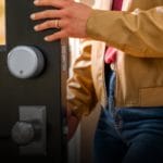 Das neue Wi-Fi Smart Lock im August lässt die Brücke für einen eleganten Look fallen