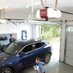 LiftMaster präsentiert den ersten WLAN-Garagentoröffner mit integrierter Kamera