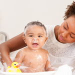 14 productos para que la hora del baño del bebé sea segura y divertida