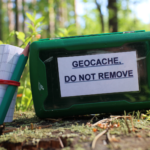 Gehen Sie nach draußen und verwöhnen Sie Ihren inneren Schatzsucher mit einer Geocaching-App